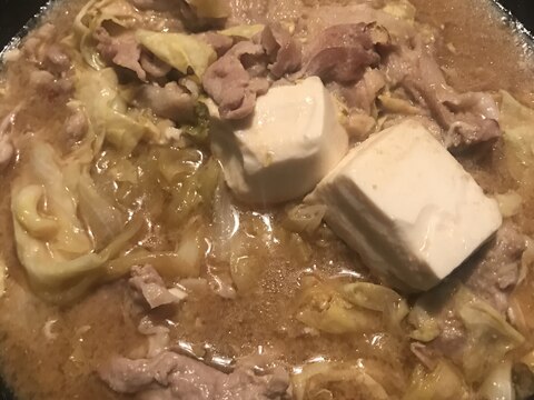 キャベツと豚肉のこってり鍋